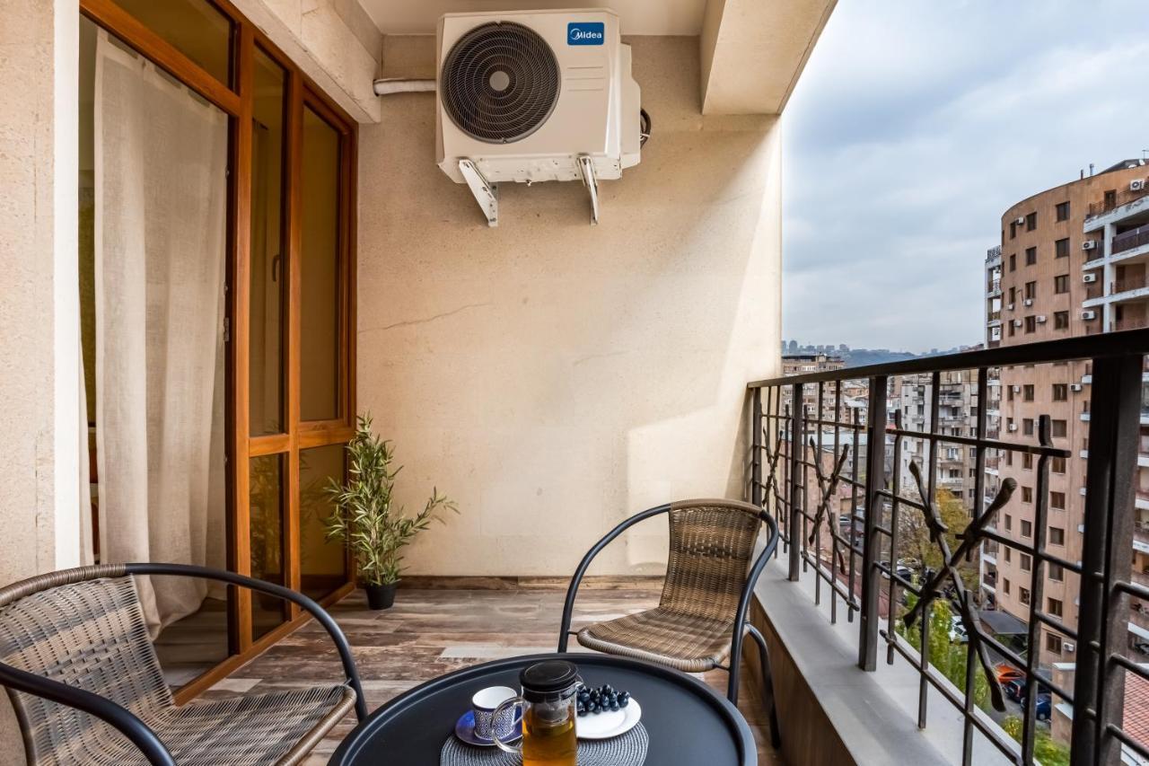 Hotelise I Gin Apartment Jerevan Buitenkant foto